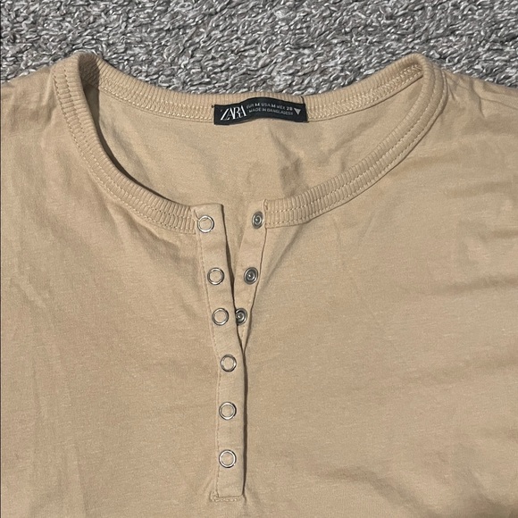 Zara Casual Beige Button-Up Women's Top - Picture 2 of 2
